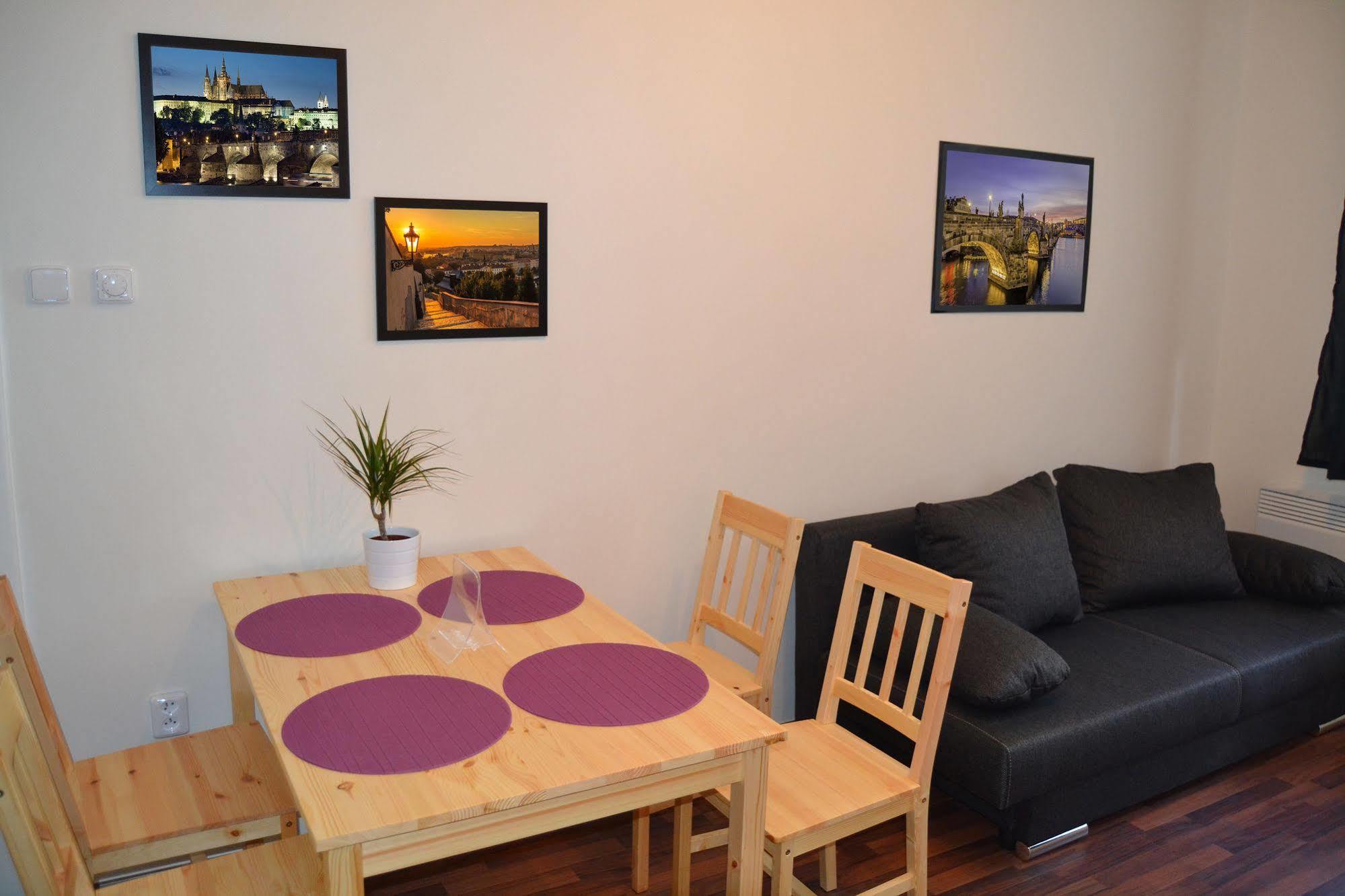 Jezerka Apartments プラハ エクステリア 写真