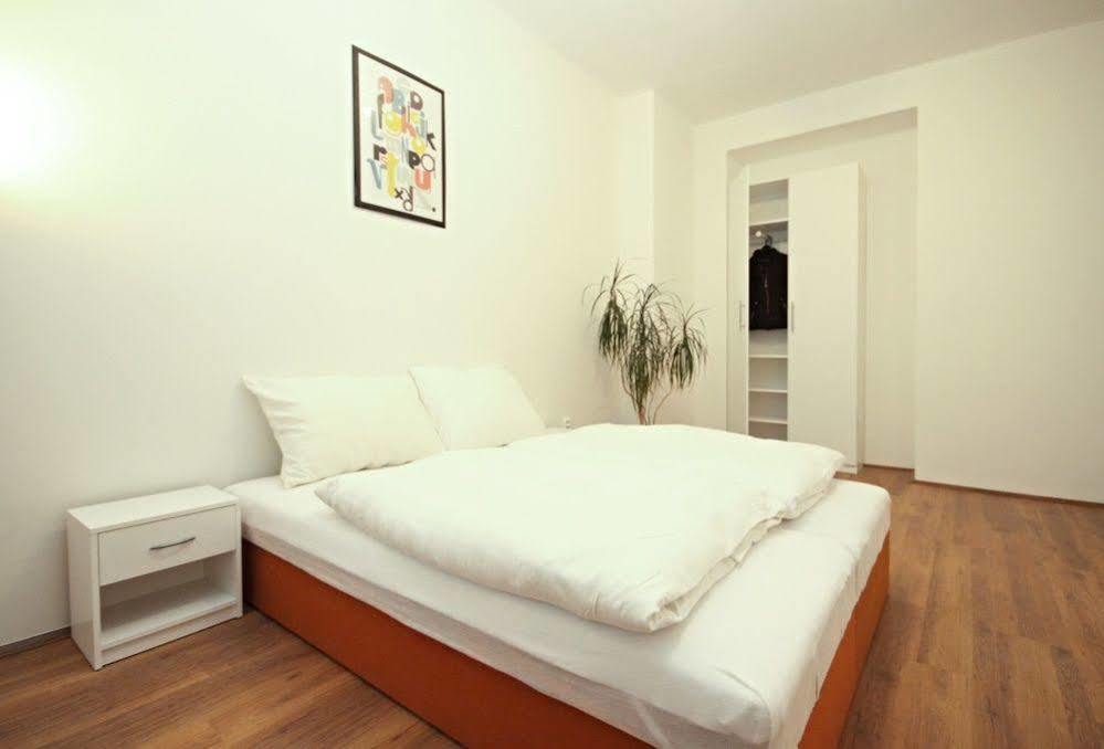 Jezerka Apartments プラハ エクステリア 写真